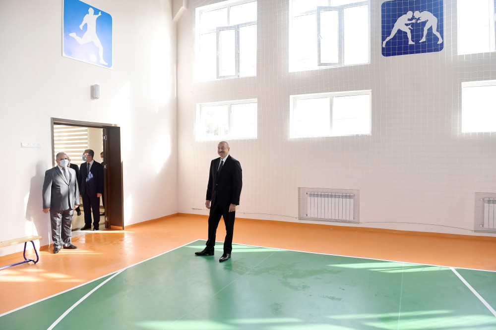 Prezident Aqarunovun adını daşıyan məktəbin açılışında- FOTO (YENİLƏNİB)