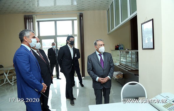 Prezidentin köməkçisi Ramiz Mehdiyevlə görüşdü - FOTOLAR