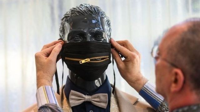 Pulsuz paylanılan maskalar gülüş obyektinə çevrildi - FOTO