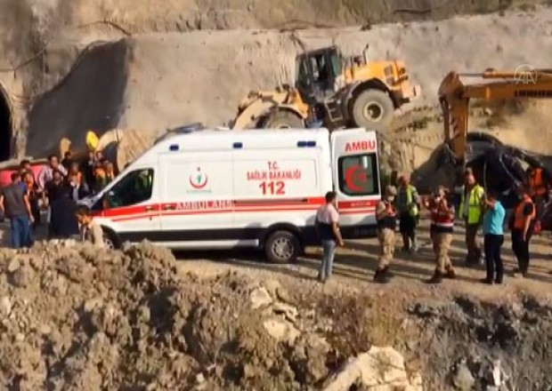 Tunel uçdu: dağıntılar altından 11 nəfər çıxarıldı - Türkiyədə