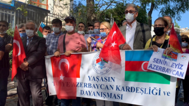 İstanbulda "Səninləyik, Azərbaycan!" şüarı səsləndirilib 