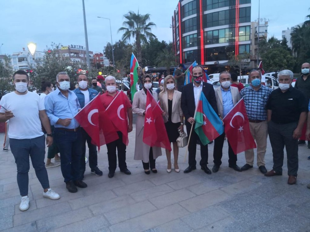 Antalyada Gəncə terroruna etiraz olaraq aksiya keçirilib- FOTOLAR
