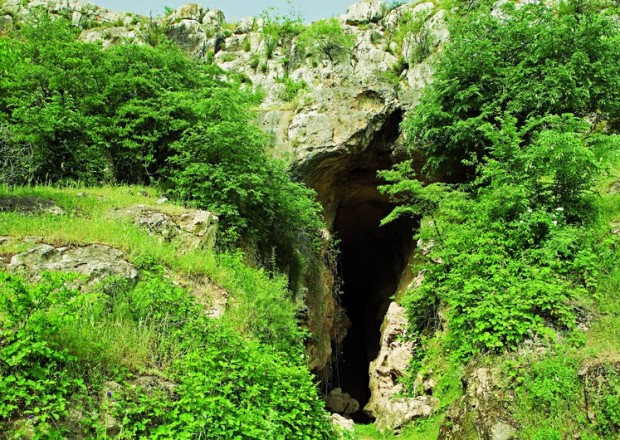 Ermənilər Azıx mağarasında qanunsuz qazıntı işləri aparıb 
