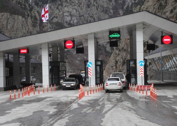 "Hərbi Gürcüstan" yolu qoşqulu nəqliyyata bağlandı