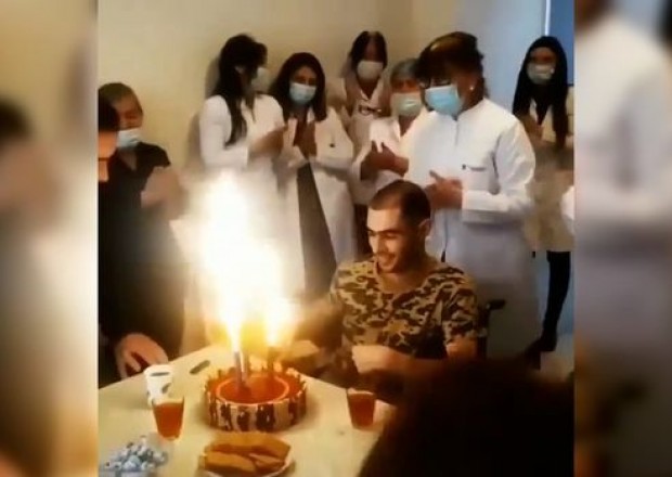Qazimizin doğum günü xəstəxanada qeyd edildi - VİDEO