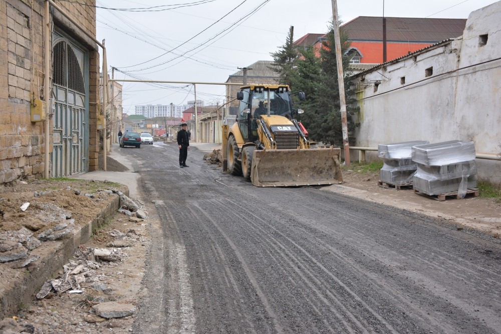 Xırdalanda növbəti küçələrin asfaltlanmasına başlanıldı - FOTOLAR
