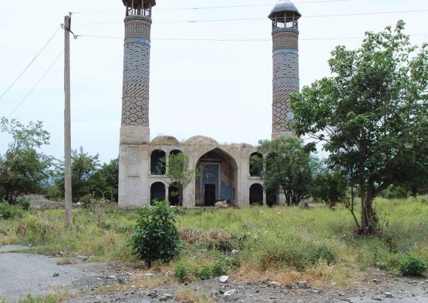 Ermənilər işğal edilmiş ərazilərdə 70 məscidi DAĞIDIBLAR