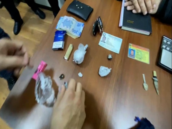 Bakıda narkotik satan şəxs saxlanıldı- FOTOLAR