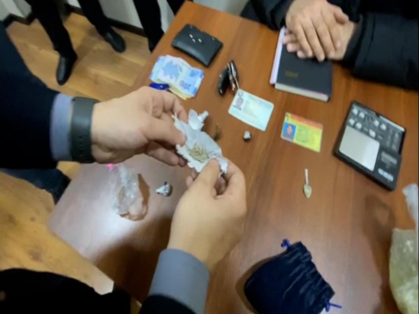 Bakıda narkotik satan şəxs saxlanıldı- FOTOLAR