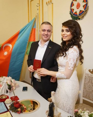 Məşhur klarnet ifaçısı aktrisa ilə evləndi -Foto