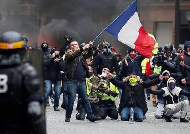 Fransada tibbi maska taxılmasınaetiraz edildi