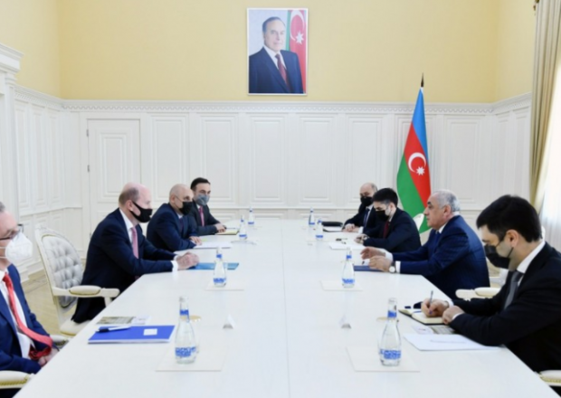 Əli Əsədov BP-nin regional prezidenti ilə görüşdü 