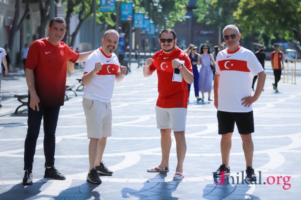 Türkiyə milli komandasının azarkeşləriBakı küçələrinə axışdı - FOTOLAR