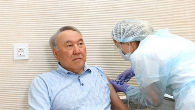Nazarbayev də peyvənd vurdurdu 