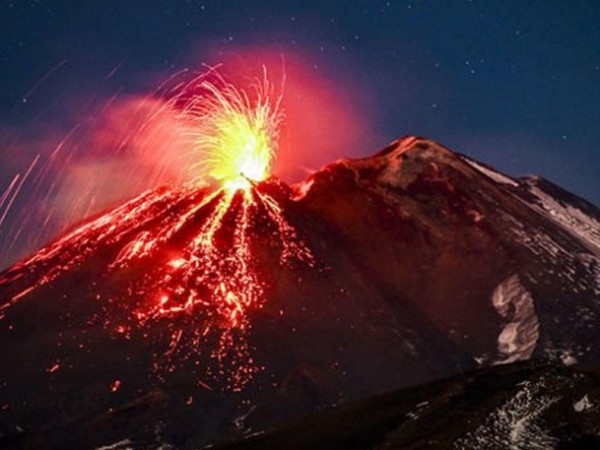 Etna vulkanı yenidən püskürdü- FOTO