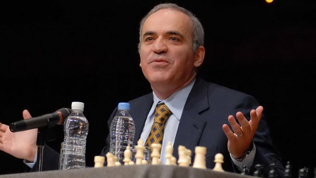 Azərbaycanlı "Şah"a uduzan Kasparov üzr istədi 
