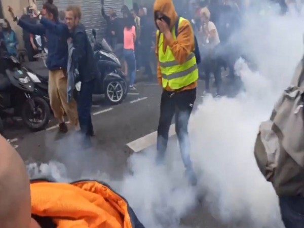 Fransada polis etiraz edən xalqa zor tətbiq edib- FOTO