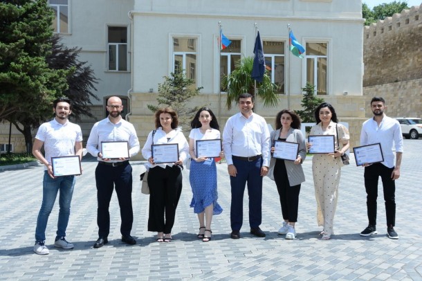 UNEC-də korporativ təhsil üzrə ilk məzunlara sertifikatlar verildi - FOTOLAR