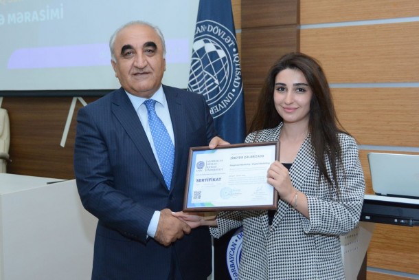 UNEC-də korporativ təhsil üzrə ilk məzunlara sertifikatlar verildi - FOTOLAR