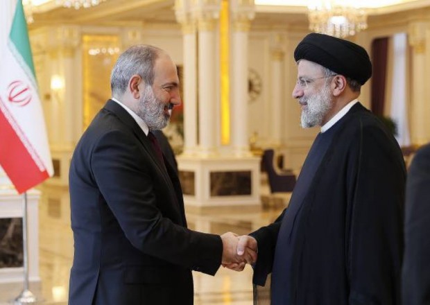 İran Prezidenti Paşinyanla görüşdü