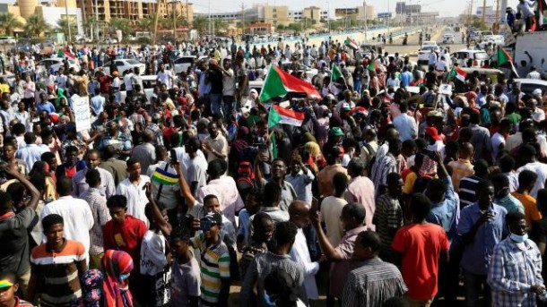 Sudanda dövlət çevrilişi:Baş nazir həbs edildi (FOTO)