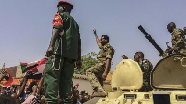 Sudanda dövlət çevrilişi:Baş nazir həbs edildi (FOTO)