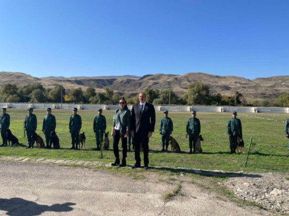 Dövlət başçısı DSX-nin yeni hərbi hissə kompleksinin açılışında - YENİLƏNİB (FOTOLAR)