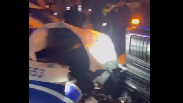 Bakıda PPX avtomobili "Galendewagen"lə toqquşdu- Polis yaralandı (VİDEO)