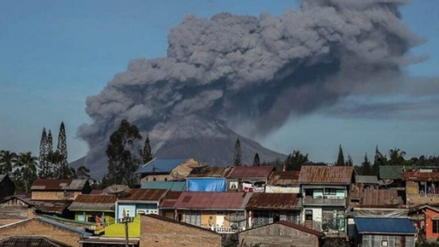 İndoneziyada vulkan püskürdü:27 ÖLÜ