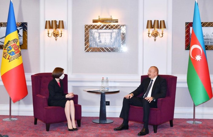 Brüsseldə İlham Əliyev Moldova prezidenti ilə görüşdü