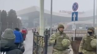 Almatı aeroportu mühasirəyə alındı- VİDEO