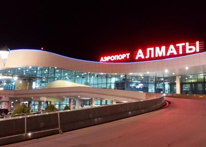 Etirazçılar Almatıda hava limanını ələkeçiriblər