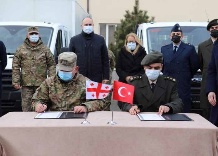 Türkiyə Gürcüstana Marneuli aerodromu üçün xüsusi texnika verdi