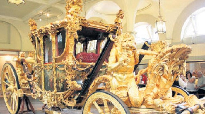 II Elizabetin varisi taxta qızıl faytonda çıxacaq- FOTO