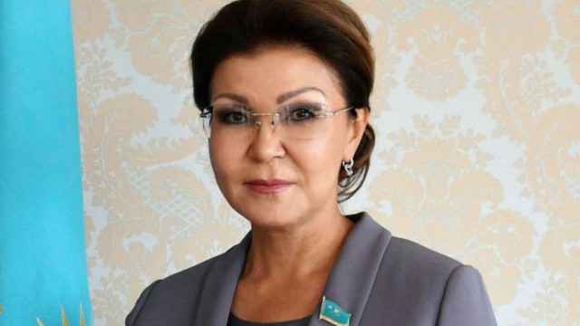 Nazarbayevin qızı deputatlıqdanistefa verdi