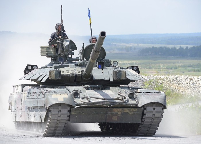 Ruslar Ukraynanın hərbi maşınlarını ələ keçirib Kiyevin mərkəzinə doğrugəlir