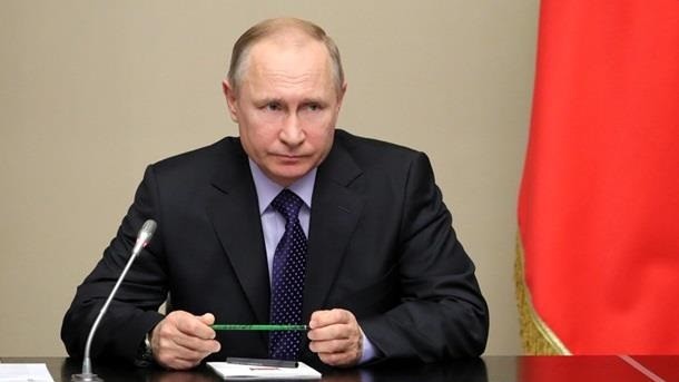Putin sanksiyalarla bağlı iclas keçirir