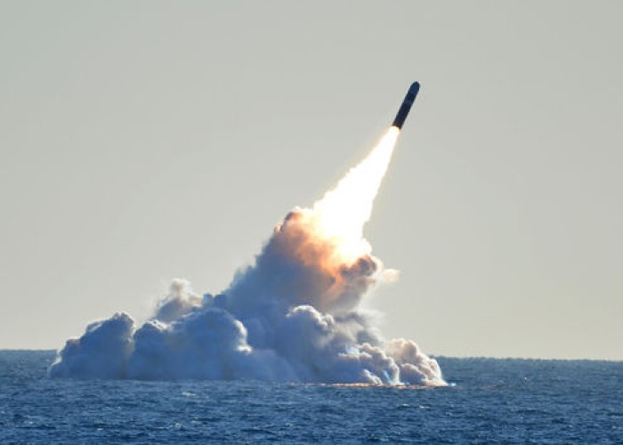 Şimali Koreya Yaponiyaya ballistik raket atdı