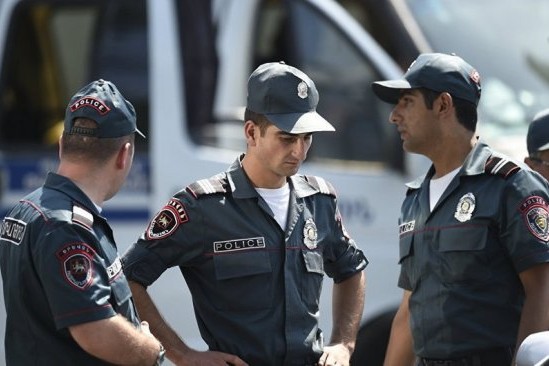Ermənistanda polislər kütləvi şəkildə işdən çıxarıldı