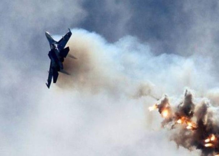 Ukraynanın "Su-27" hərbi təyyarəsi vuruldu