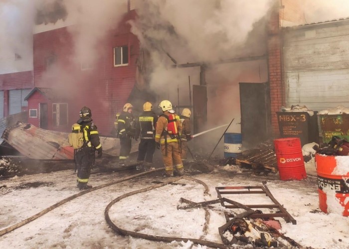 Rusiyada istehsalat binası yandı - 2 ÖLÜ