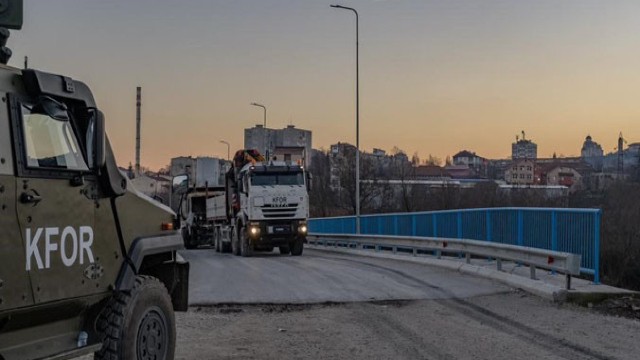 NATO missiyası Kosovonun şimalındakı son barrikadaları dağıdıb 
