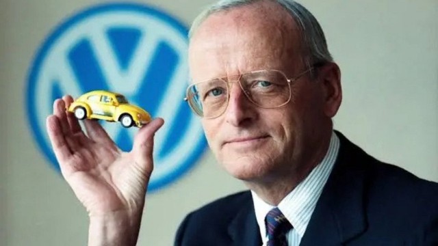 “Volkswagen”in sabiq rəhbəri vəfat etdi