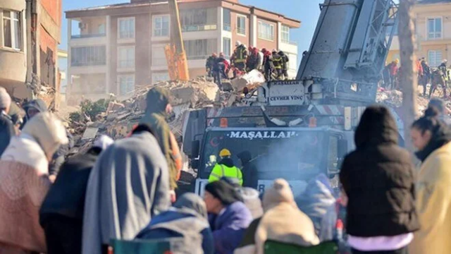 Türkiyədə zəlzələdə uçan binalara görə 41 nəfər saxlanıldı
