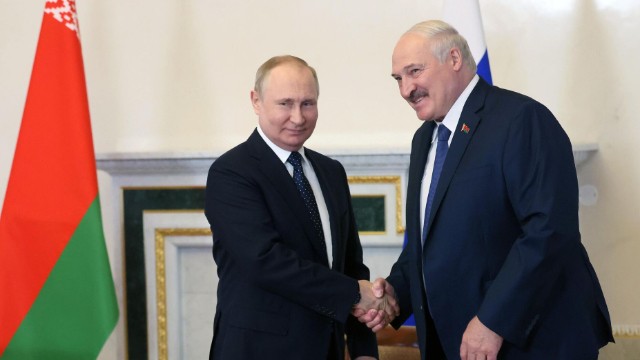 “Makron kimi laqqırtı etməkdənsə...” - Lukaşenko