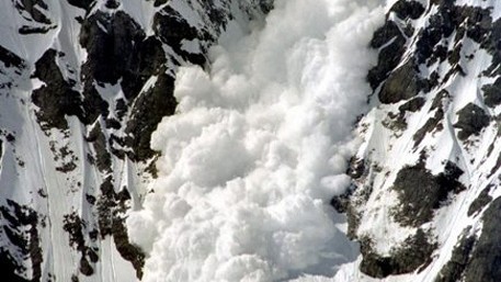 Alp dağlarında qar uçqunu: 4 nəfər öldü