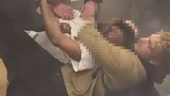 ABŞ-də hərbçi metroda sərnişini boğub öldürdü - VİDEO