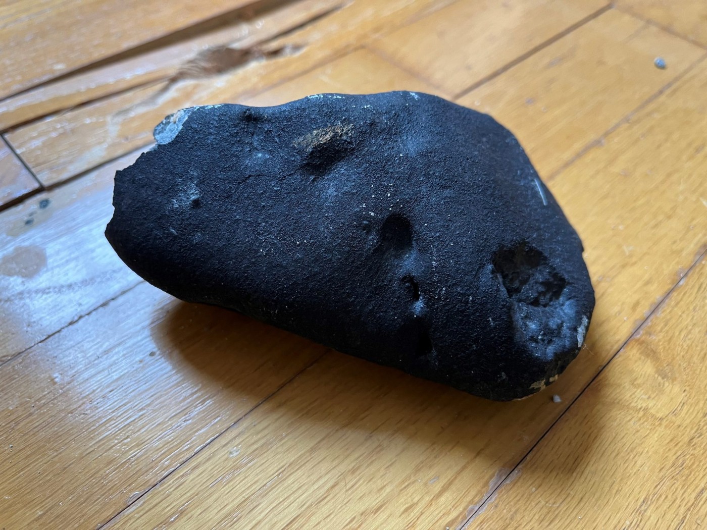 ABŞ-də yaşayış binasına meteorit düşdü - FOTO