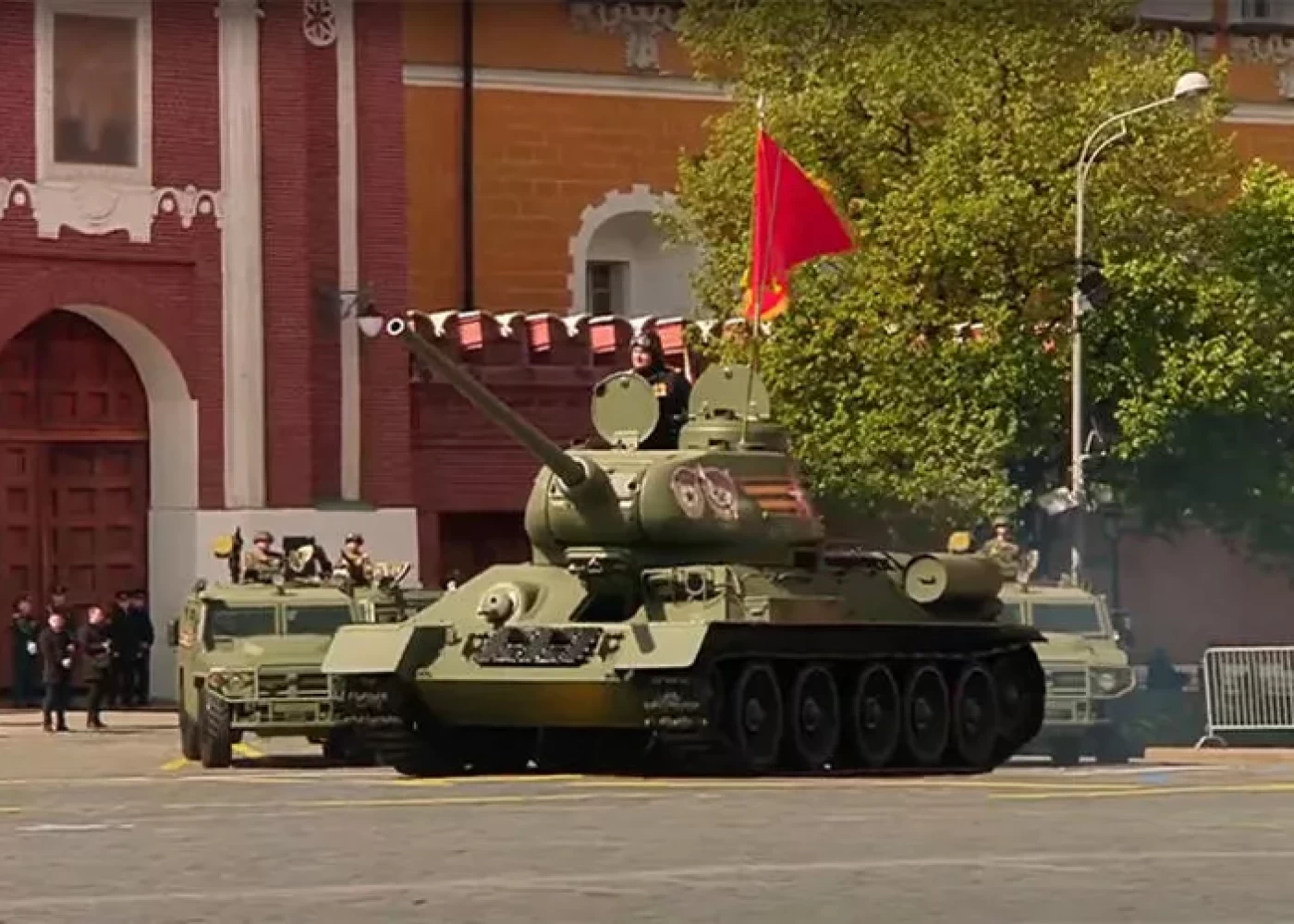 Moskvadakı hərbi paradda cəmi 1 ədəd sovet tankı iştirak edib