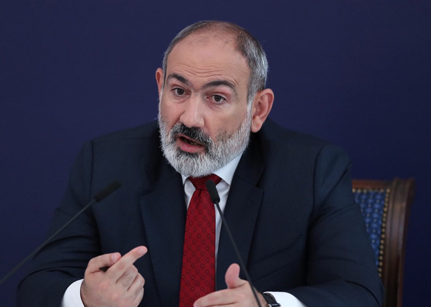 "Ermənistanda bir hökumət var"- Paşinyan Şahramanyanı hədələdi